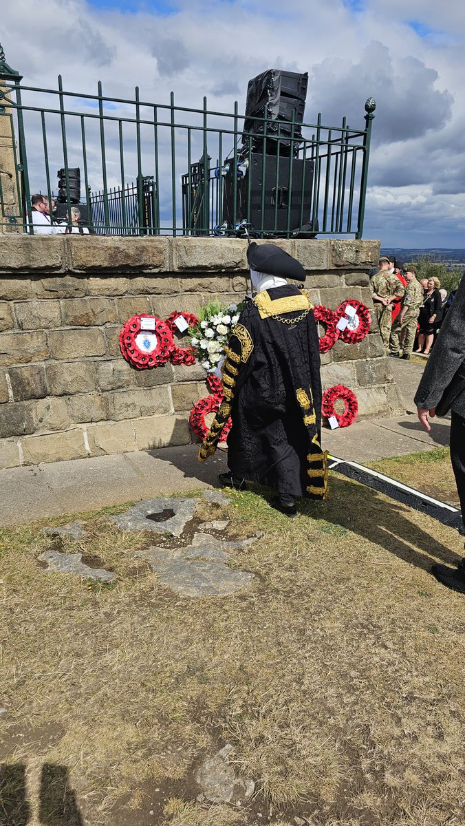 MayorChester's tweet image. On behalf of the City of Chester, the Annual Mercian Regiment Pilgrimage took place at Crich Memorial Tower where the Lord Mayor laid a wreath to honour those who made the ultimate sacrifice in service with the Mercian Regiment.
#MercianRegiment #CrichMemorial #ChesterRemembers
