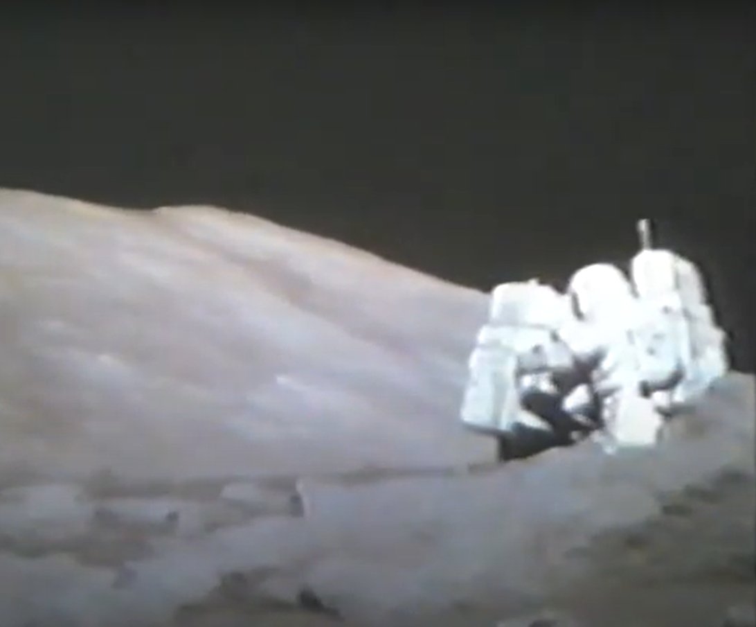 If Kubrick filmed the moon landings, why did 2001: A Space Odyssey have stars in the background, but the Apollo footage didn't?