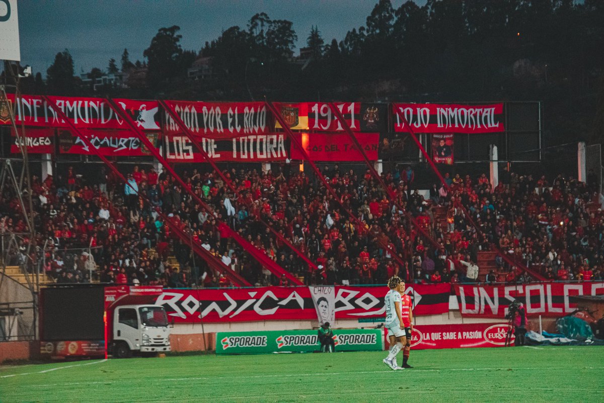 El domingo pasado, la hinchada acompañó al Club Deportivo Cuenca en el ASA, en un partido complicado que terminó en empate. ¡Gracias a todos los que dijeron presente y alentaron sin parar!