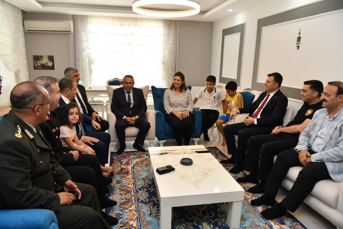 🇹🇷 15 Temmuz’un yıl dönümünde, minnet ve vefa ile…

15 Temmuz Demokrasi ve Millî Birlik Günü etkinlikleri kapsamında; Valimiz Sayın Hasan Şıldak ve İl Protokolümüzün kıymetli üyeleri ile hain  darbe girişiminde şehadet mertebesine ulaşan Şehidimiz Mustafa Direkli’nin kıymetli