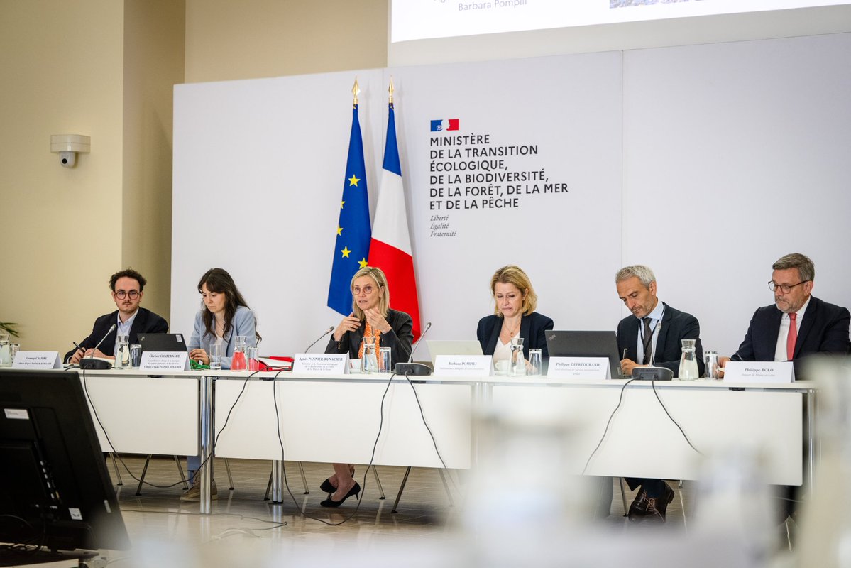 AgnesRunacher's tweet image. Alors que les négociations pour un traité mondial contre la pollution plastique reprennent début août à Genève, la France entend défendre un texte ambitieux.
Avec @barbarapompili, ambassadrice pour l’Environnement, j’ai réuni – dans la dynamique de l’Appel de Nice qui a fédéré…