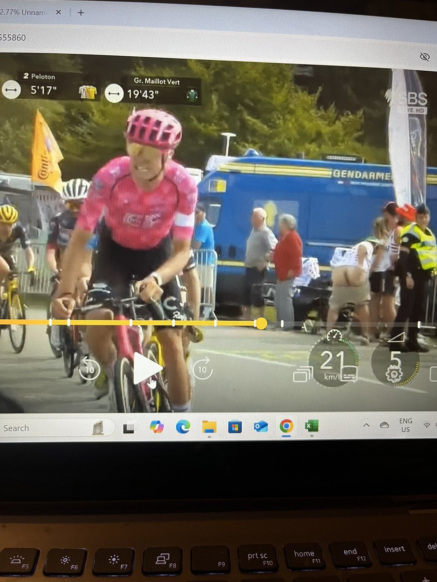 damp_chamois's tweet photo. Full moon #CouchPeloton https://t.co/tBv0n3PaMD