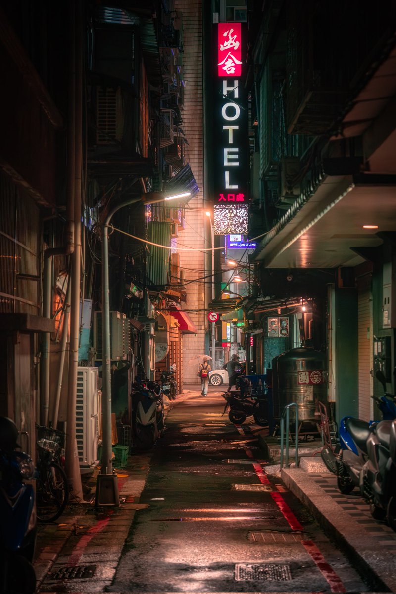 TravelPSD's tweet photo. Back Alley | Taipei

#photographer #photography #PhotographyIsArt #photographylovers #streetphotography #taipei #taiwan #sonyalpha #sonyimages #flickrfeature #fotografie #beeldaandemuur #fotograaf #hetperfecteplaatje #NightPhotography #cinematic #noire https://t.co/e2jSXSHYYn