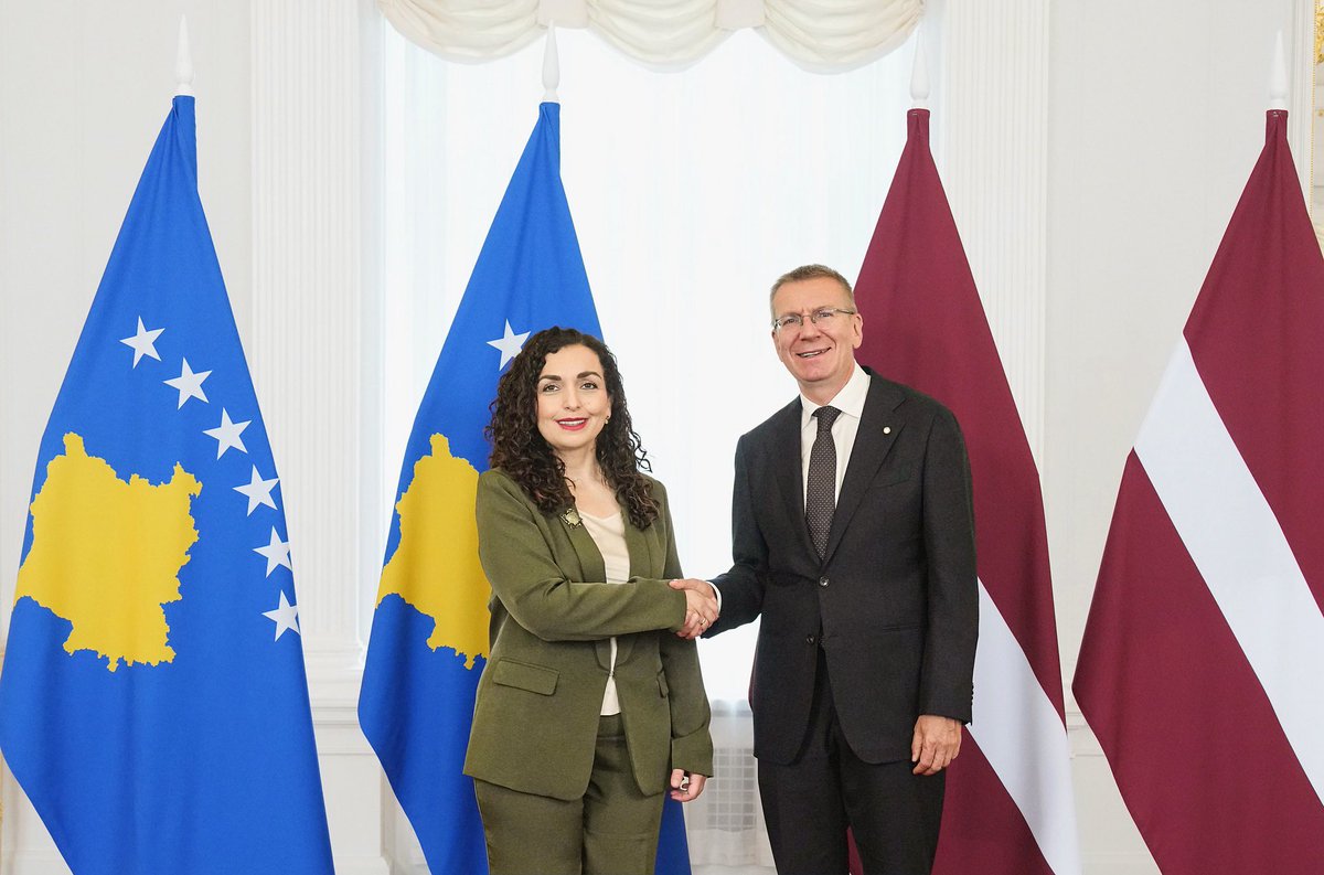 Vjosa Osmani (@vjosaosmaniprks) on Twitter photo Thank you, President <a href="/edgarsrinkevics/">Edgars Rinkēvičs</a>, and the Republic of Latvia for the warm welcome and steadfast friendship toward Kosovo! 🇽🇰🤝🇱🇻 Thank you, President <a href="/edgarsrinkevics/">Edgars Rinkēvičs</a>, and the Republic of Latvia for the warm welcome and steadfast friendship toward Kosovo! 🇽🇰🤝🇱🇻