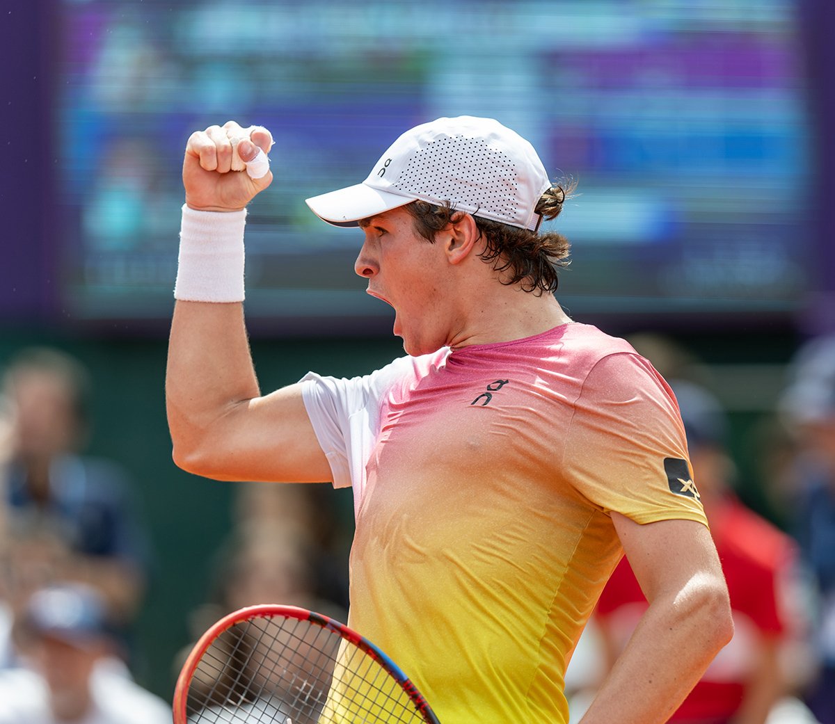 FonsecaActuFr's tweet image. This week, João Fonseca (18 years, 327 days) becomes the 3rd youngest player of the 21st century to break into the ATP Top 50 — only behind Carlos Alcaraz (18y, 131d) and Félix Auger-Aliassime (18y, 236d)! 🔥
True tennis star in the making... 🎾💎