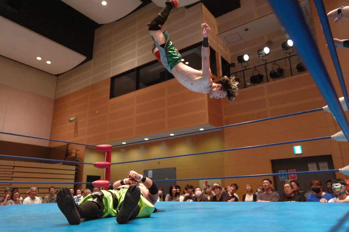 toratigerjiro's tweet photo. 25.7.6 REAL LUCHA LIBRE
RESTART 新起動 〜新たなる道へ〜

遊星選手
斗真選手
②

#REALLUCHALIBRE #レアルルチャリブレ #レアル・ルチャ・リブレ #プロレスリングFTO https://t.co/ngPSP6SDzX