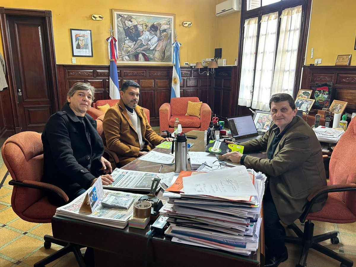 #Municipios #Misiones 
REUNIÓN CON AUTORIDADES LEGISLATIVAS DE CAMPO VIERA QUE RECIENTEMENTE APROBÓ SU CARTA ORGÁNICA MUNICIPAL

Recibí al Lic. Juan José Maidana, presidente del Concejo Deliberante de Campo Viera; y al Dr. Denis Alexander Rotela, secretario legislativo del