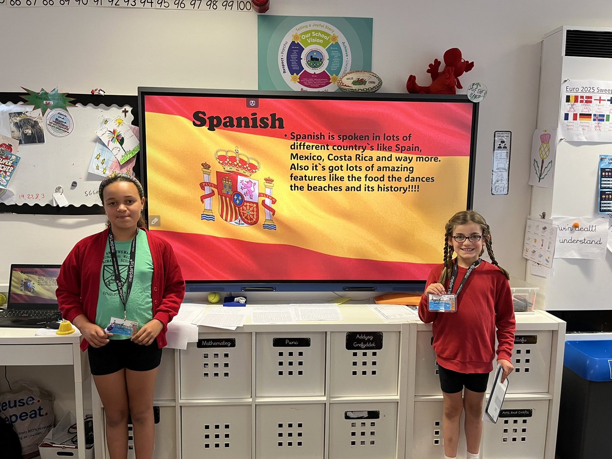 We were lucky enough to have Miss Rakodi and Miss Trickett teaching us Spanish today 🇪🇸 future teachers in the making 😃 #SAMsY4