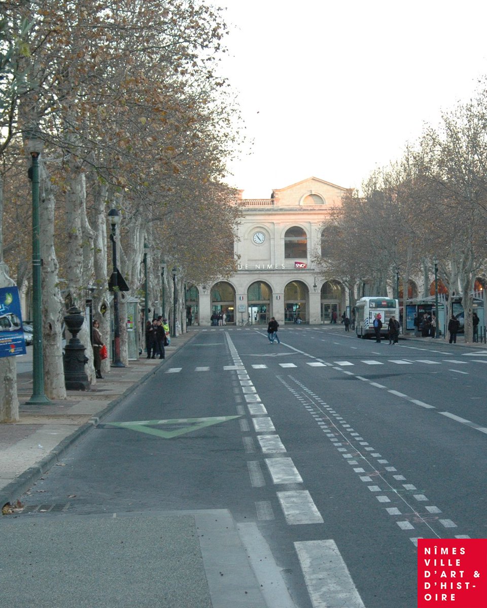 nimes's tweet image. 🌿 Avant 2012, l’avenue Feuchères, c’était surtout… un parking à ciel ouvert.
✨ En 2012, la Ville lance un ambitieux chantier de transformation pour reconnecter le cœur historique au quartier de la gare et redonner toute sa profondeur à la vue vers l’Esplanade et la Tour Magne.