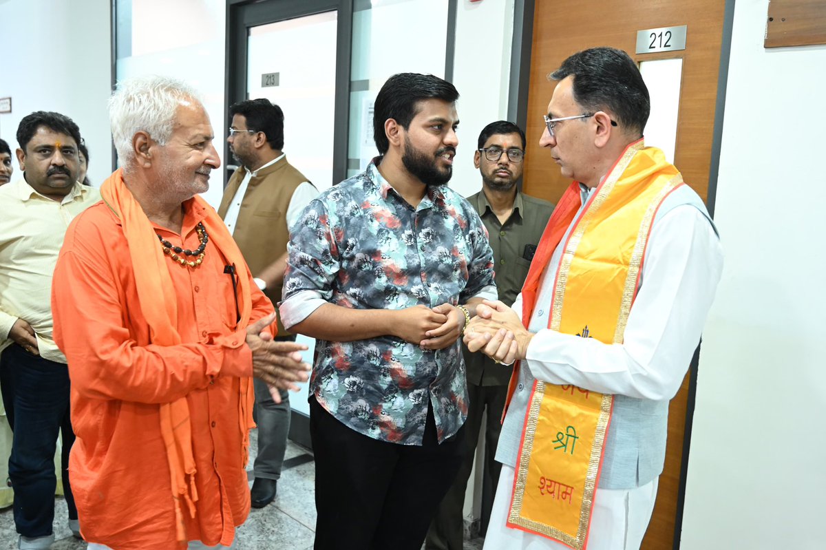 VineetMishra999's tweet image. आज संपूर्ण देश की जनता का विश्वास यूँ हीं @BJP4India एवं मा०प्रधानमंत्री आ०श्री @narendramodi में कायम नहीं है!
केंद्रीय भाजपा मुख्यालय पर केंद्रीय मंत्री देश के विभिन्न क्षेत्रों से आए लोगों की समस्याएं सुनकर कराते हैं उनका समाधान।
आज इसी क्रम में मौजूद रहे श्री जितिन प्रसाद जी।