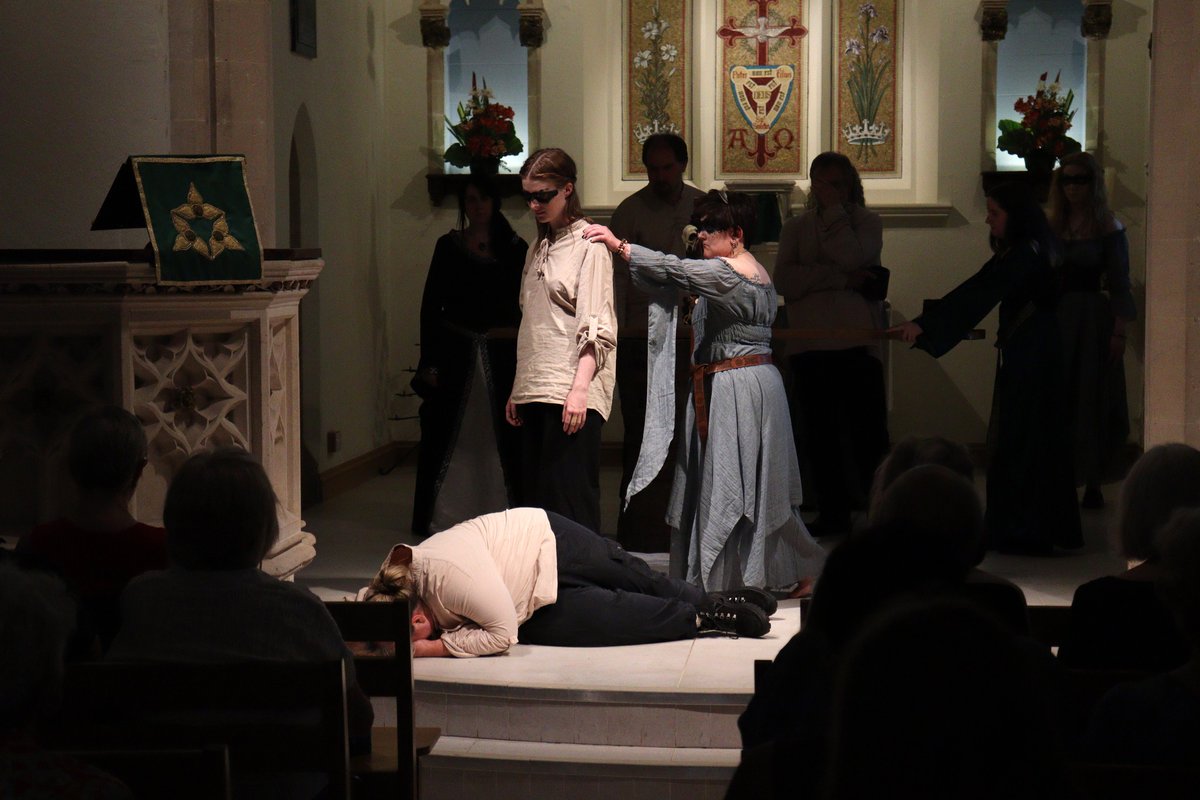UnboundTheatre's tweet image. It's your last chance to catch our production of 'Macbeth':
Fri 18 July | Village Green, Quainton | 7.30pm
Sat 19 July | @WaddesdonManor | 12.00noon
Sun 20 July | @queensparkarts , Aylesbury | 2.00pm
Info: unboundtheatre.co.uk/bucks-shakespe…
#TellGreatStories #BucksShakespeareFest
