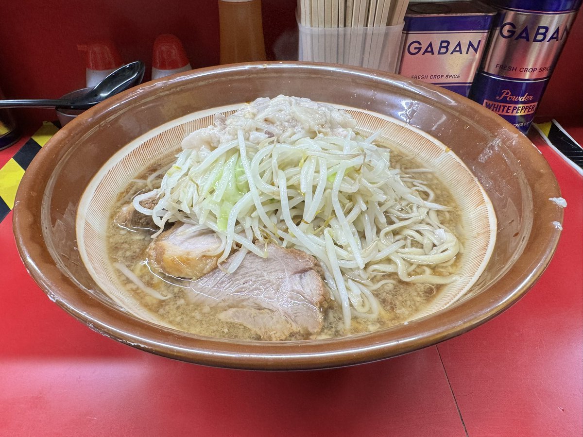 nao__919's tweet image. ラーメン二郎 中山駅前店

大ラーメンぶた2枚
やさい少にんにくあぶら

今日は夜勤が中止になったから仕事が終わってからNKYMに♬♬

めちゃくちゃ美味しかった〜🤤⤴️⤴️
今日も最&amp;amp;高👍
いつも本当にありがとうございます🙇‍♂️
ご馳走様でした🙏