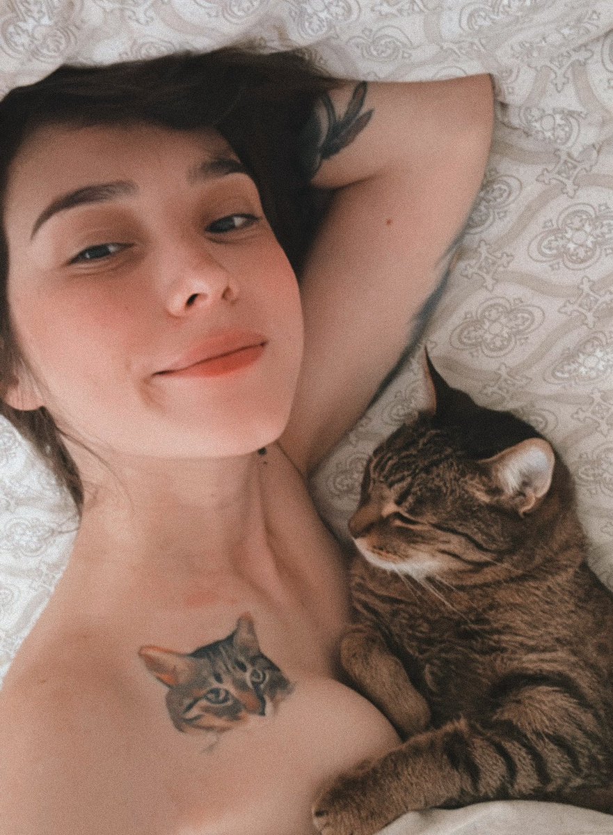 mayrafreemanorg's tweet image. Good meowing 😽
Tomorrow, besides the new drop, I’ll have another surprise. Honestly, I’m so ready to squeal from this news 😹