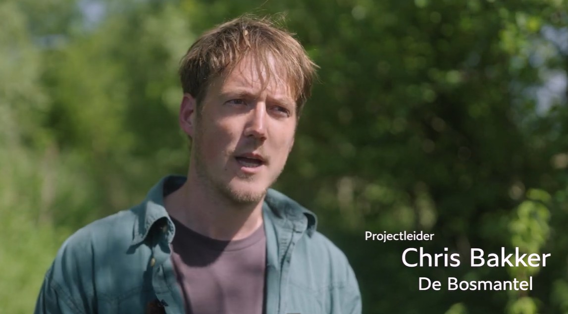 Maak kennis met Chris Bakker van De <a href="/bosmantel/">De Bosmantel</a>.  Samen met hen zijn we gestart met een proefperceel agroforestry op hun terrein. Maar waarom besloten zij deze stap te zetten? Wat maakt hen trots? En welke tips en inzichten willen ze graag delen? youtube.com/watch?v=jgDC3n…