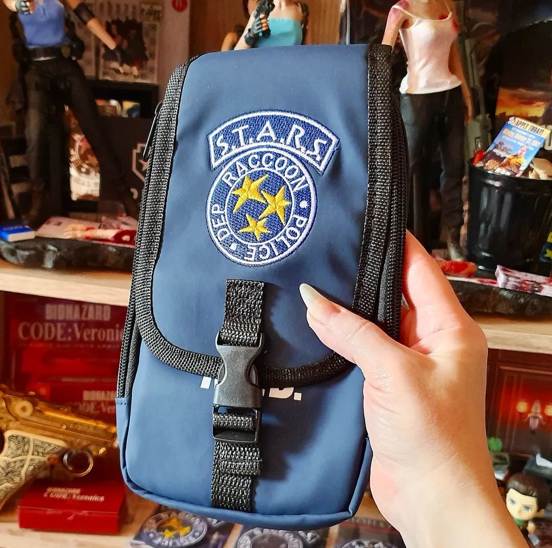 AlleenasPixels's tweet image. USJ - S.T.A.R.S. Pouch. ⭐
#ResidentEvil #ChrisRedfield