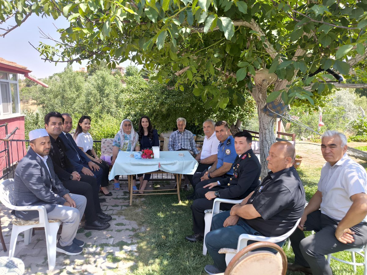 Vali yardımcısı/Kaymakam Vekili Sn. Kübra Karaalioğlu, İlçe Belediye Başkanı Sn. Ali Kaim ve protokol üyeleri ile birlikte;  Şehit J.Çvş. Metin BABAOĞLU'nun ailesine ziyarette bulundular.

🇹🇷🇹🇷

#Hacıbektaş
#15Temmuz 
#ZaferinAdıTürkiye 🇹🇷
#KahramanlığınAdıTürkiye🇹🇷