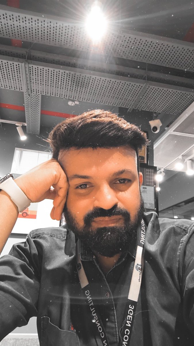 madaliramnath's tweet photo. Be the reason someone smiles today 

#Happiness #handsome #menofindia #smile #Today https://t.co/8in6QCI0o6