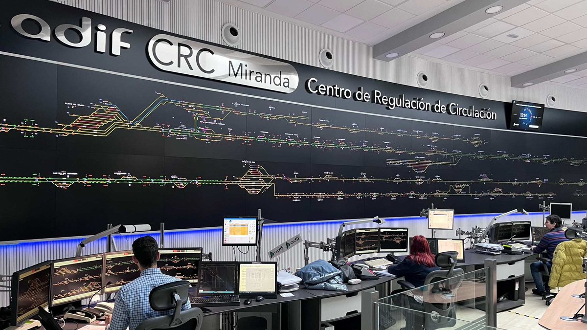 Adif_es's tweet image. 🧠Renovamos el ‘cerebro tecnológico’ para el control del tráfico ferroviario en el norte de la red.

🆕Nuevo sistema de Control del Tráfico Centralizado , con mayores prestaciones, en los tres CRC de las líneas del norte.

🔗bit.ly/3GNlPBj