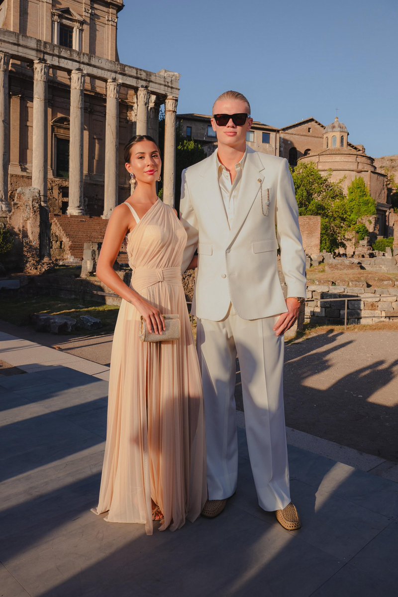 ErlingHaaland's tweet image. Dolce nights in Rome ๐ฎ๐น #DolceGabbana