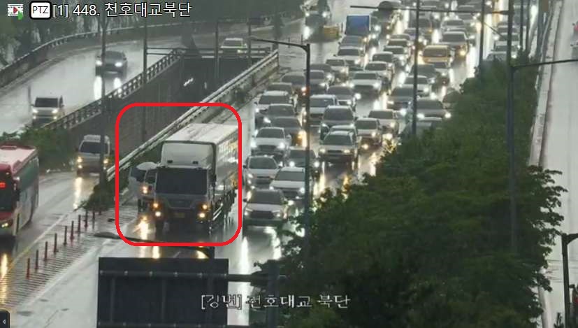 [19:18] 강변북로 구리방향(올림픽대교→천호대교) 4차로 추돌사고 소식입니다. 사고지점 주의운행하세요.