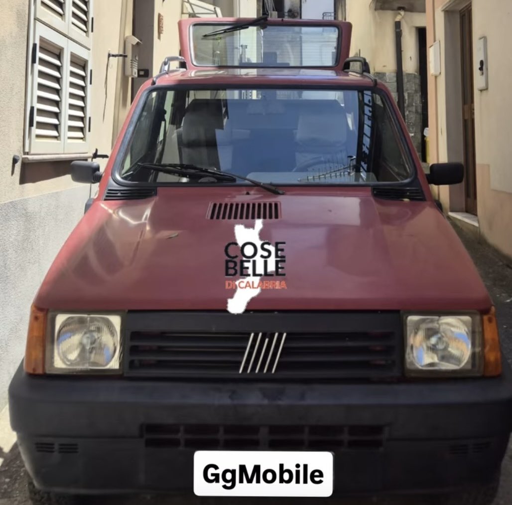 noemi_cafaro's tweet photo. La GGmobile รจ pronta per partire in tour ๐๐ช๐ปโค๏ธ #GiuseppeGaribaldixlaCalabria #GGmobile https://t.co/NHjha2JyAj