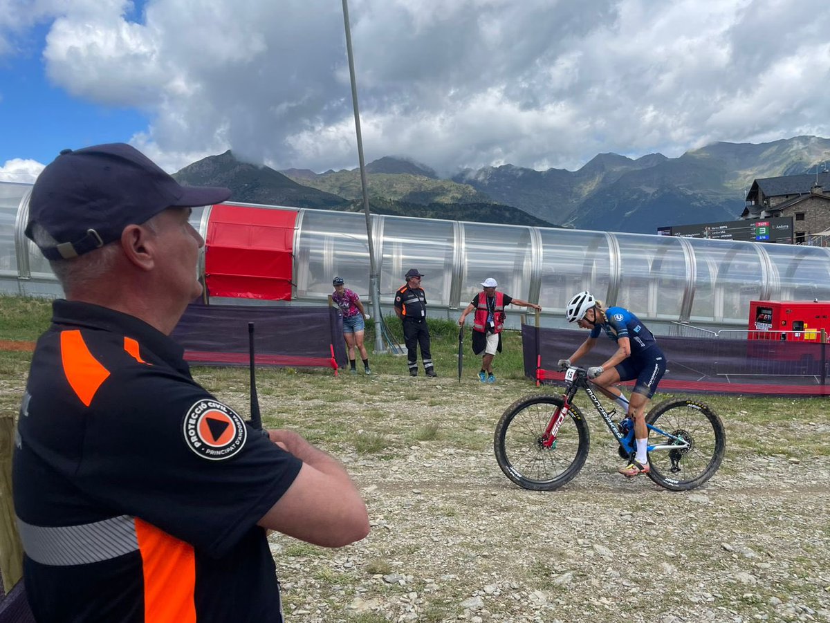 🏆🚵‍♂️ Un any més, hem estat presents a la Copa del Món de BTT, celebrada a l’estació de Pal - Arinsal.

🤝 Hem col·laborat activament des del CECOR, al costat de tots els cossos implicats en el Dispositiu Preventiu de Seguretat, i aquest any també hem comptat amb el suport dels