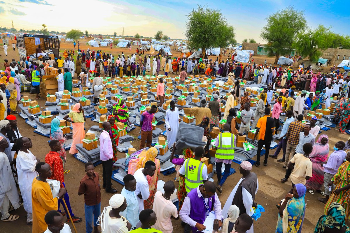 IOMSudan's tweet image. 📍Damazine, Blue Nile
IOM and @HumanAppeal provided emergency relief to 5,000 people affected by conflict through the distribution of essential household items, helping families impacted by conflict to stabilize and recover.
Supported by the Government of the United States 🇺🇸