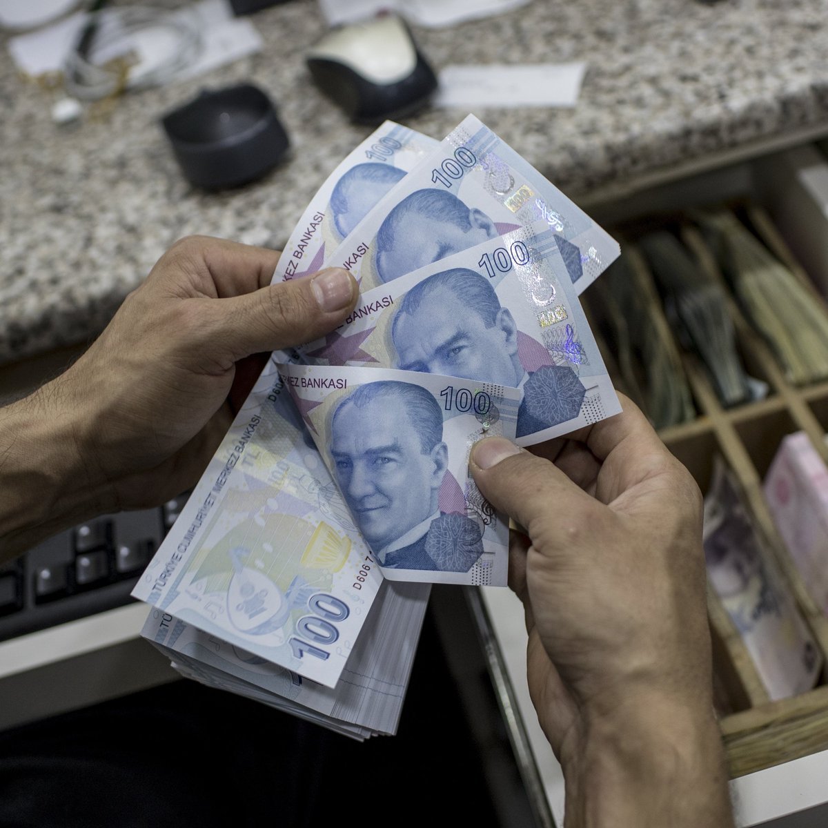bosunatiklama's tweet photo. İcra dairelerindeki dosya sayısı 24 milyonu aştı.

• Türkiye'de her dört kişiden biri icralık. (Gülcan Kış) https://t.co/rTeco5D5T8