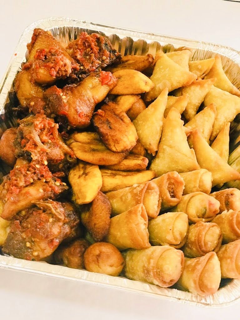 Dea_edibles's tweet image. If you&apos;ve tasted small chops from my brand, can I get a review from you please 🙏
📍Sango, Ogun State 
#classicdea
#smallchops
#iyaloja