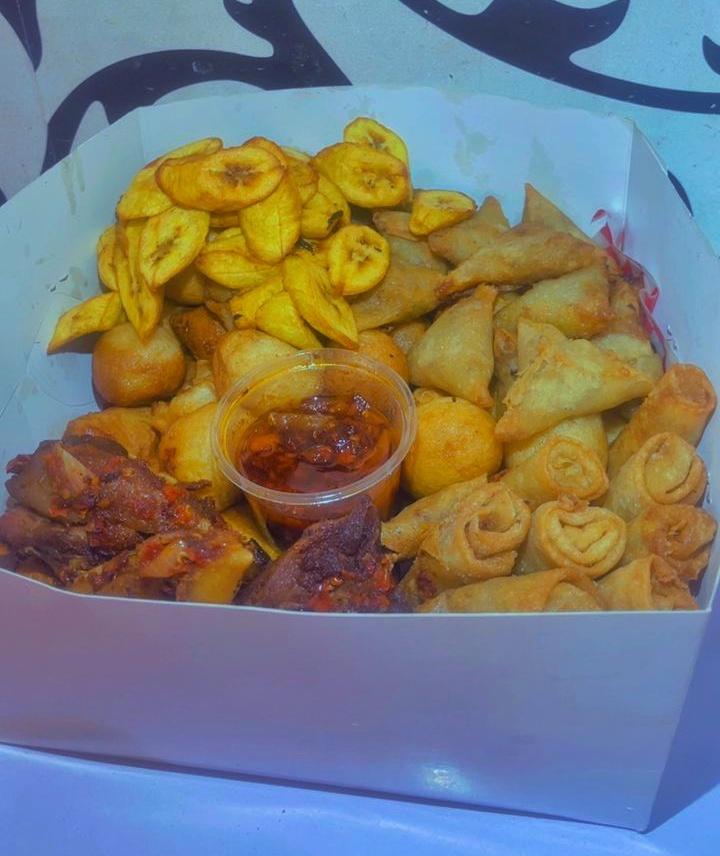 Dea_edibles's tweet image. If you&apos;ve tasted small chops from my brand, can I get a review from you please 🙏
📍Sango, Ogun State 
#classicdea
#smallchops
#iyaloja