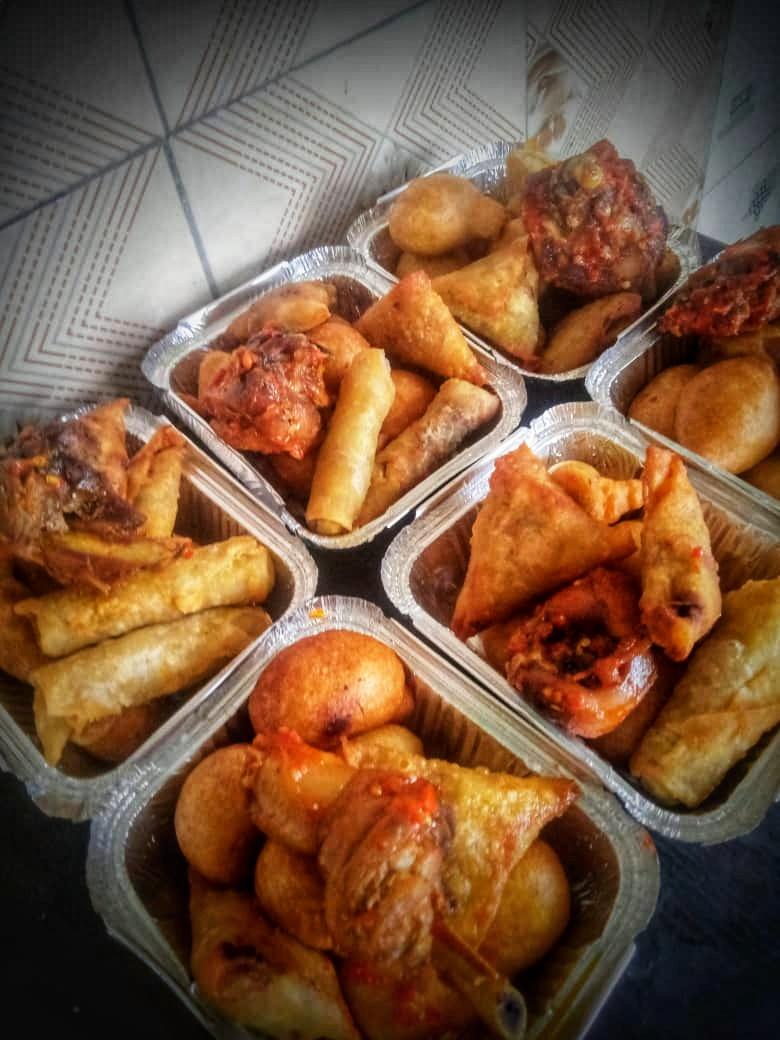 Dea_edibles's tweet image. If you&apos;ve tasted small chops from my brand, can I get a review from you please 🙏
📍Sango, Ogun State 
#classicdea
#smallchops
#iyaloja