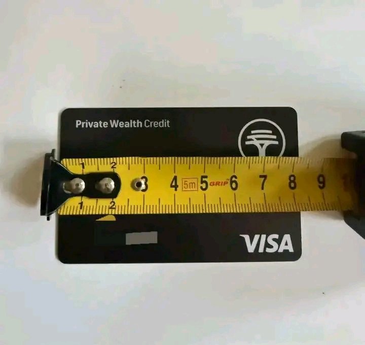 Proof that it only takes about 8cm or 
3 inches to make a woman happy 😆😂