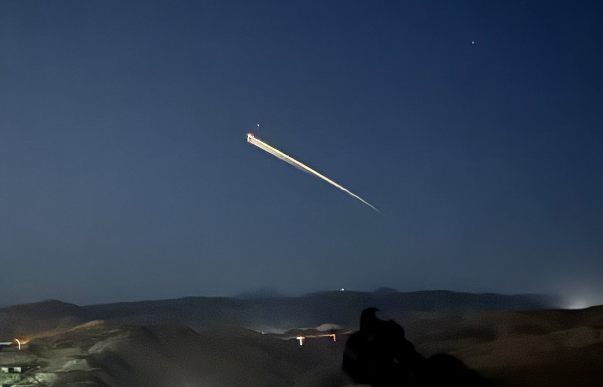 billmeco's tweet image. SpaceX Dragon and the @Axiom_Space Ax-4 crew reenter Earth’s atmosphere over Southern Calif. and splash down off the coast of San Diego at 2:31 a.m.