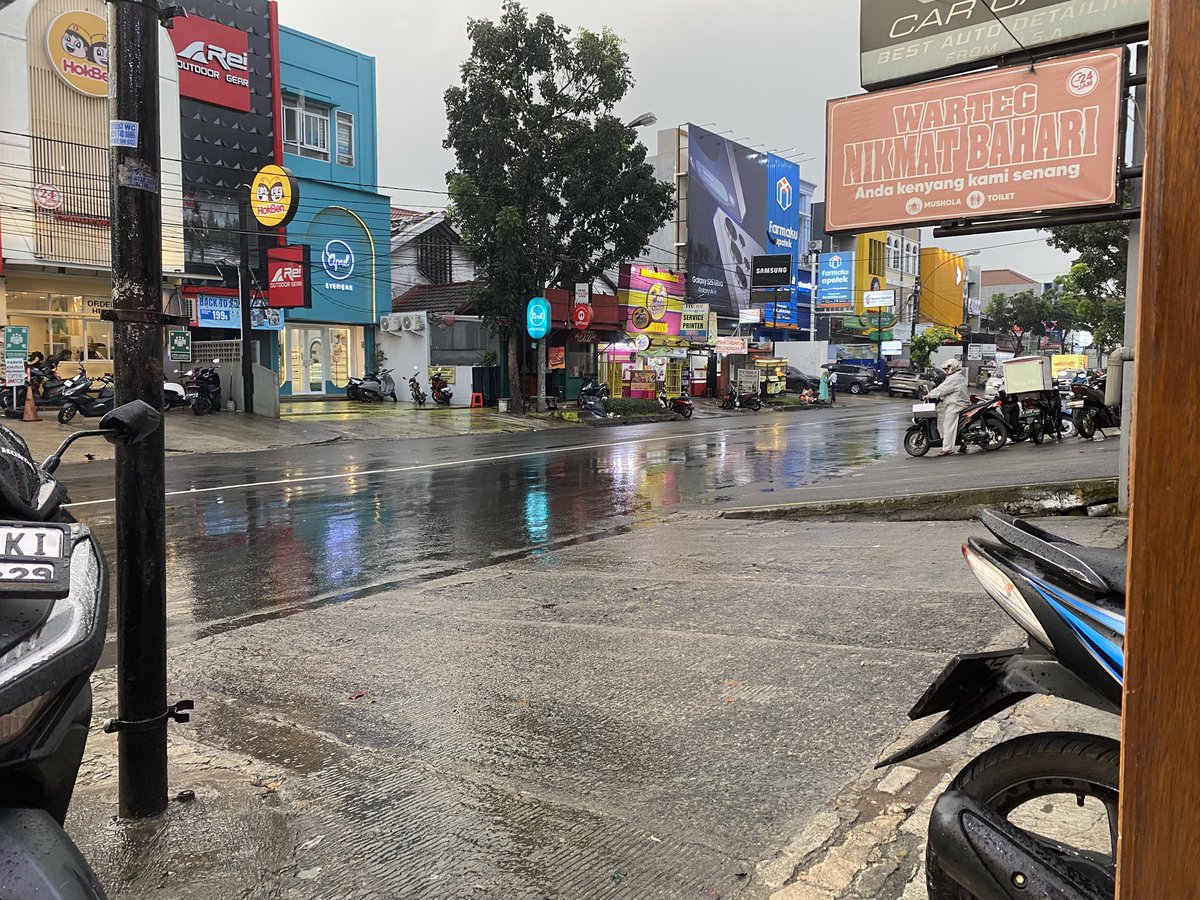 mau nonton film sore diwaktu sore behh cakep

tapi neduh dulu bentar