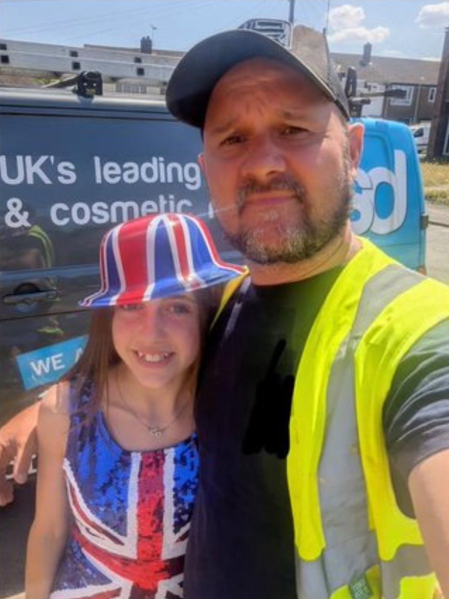 alexrubner's tweet image. This is the height of all that is good and wholesome. A dad in a hi-vis gilet on his way to a proper job, dropping his little girl off at school in a Union Jack dress. And so of course they had to ruin it.

But wait until you see the presentation that little fascist prepared...…