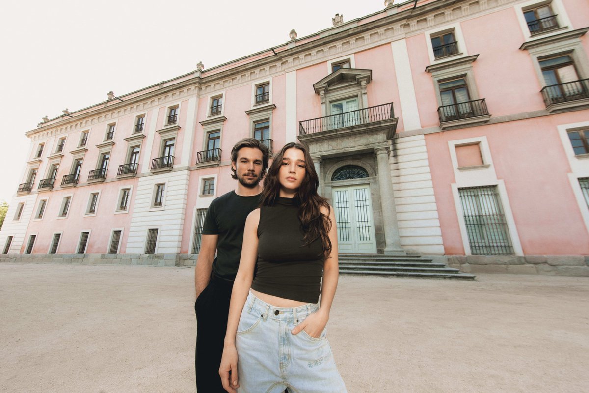 FilmHunters_es's tweet image. 🟢NOVEDAD🟢
Las cosas en este palacio no van nada despacio. #Netflix ha anunciado el inicio de rodaje de #Lossecretosdelacortesana, una serie que nace de la adaptación de la novela homónima de Estefanía Ruiz y está protagonizada por Carlos Cuevas y Carla Campra