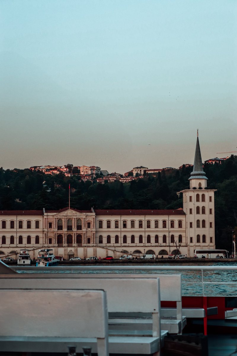 Kiminin hâlâ rüyalarında… kiminin içinde ukde kalan bir gençlik burası. 
15 Temmuz sonrası kapatılan Şanlı Yuva Kuleli.