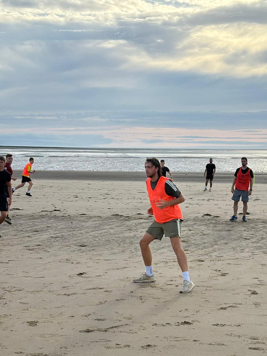 BurnhamUnited's tweet image. PRESEASON: Not called The Seasiders for nothing! The lads have been making use of the local facilities… 🏖️

Still looking for a club for the upcoming season? Reach out to get involved 👍🏼 Training Tue &amp;amp; Thu each week with friendly matches booked up 

#Seasiders
