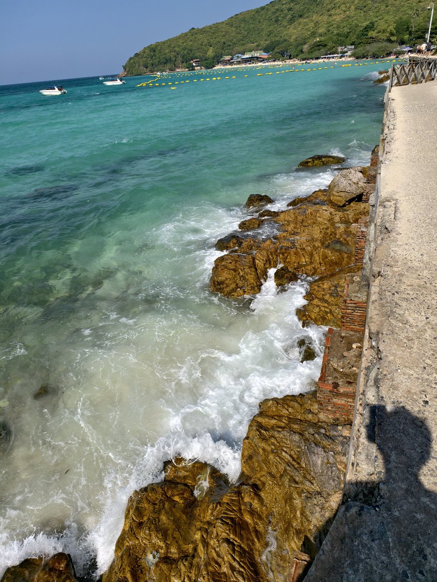 พึ่งกลับจากฝั่ง หาเพื่อนดื่ม เพื่อนคุยจ้า ใครรงทักได้ครับ#พัทยา #เกาะล้าน #หาเพื่อนพัทยา #พัทยาใต้