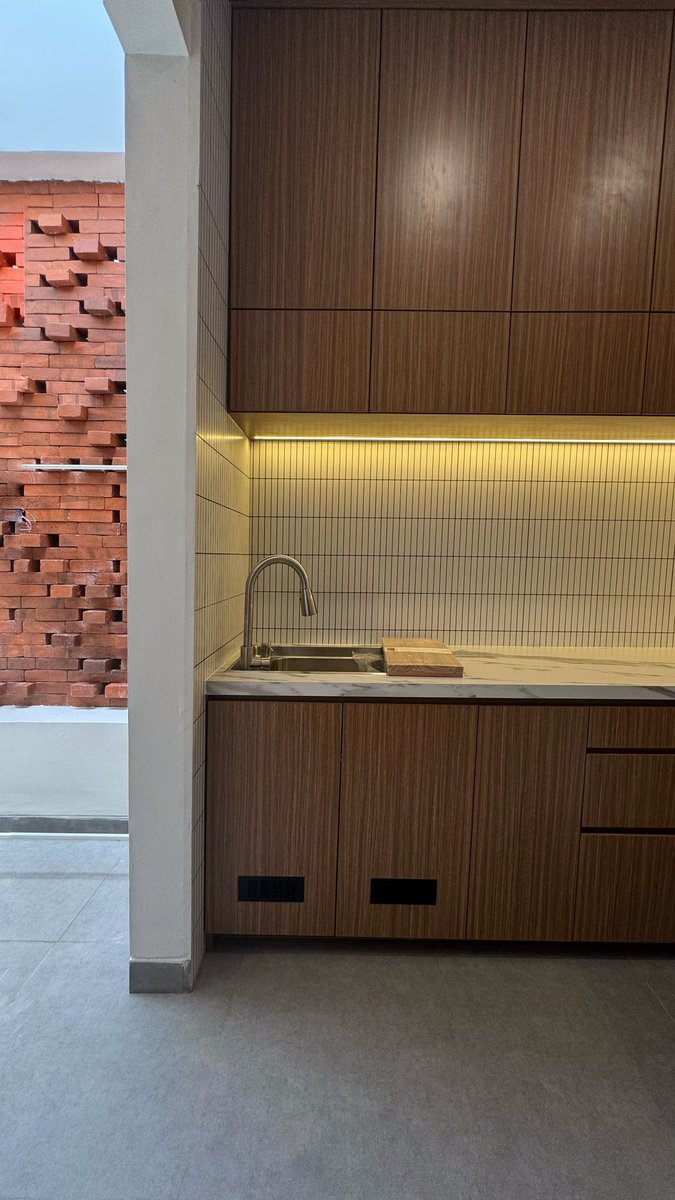 adawiyahriwan's tweet photo. Dapur Kotorku, cantik. Tapi aku lagi gak mood masak. 😂😂

Top Table Quadra cakep banget 🥹🥰
Terima kasih suami 😁 https://t.co/IHGRTCNvxs