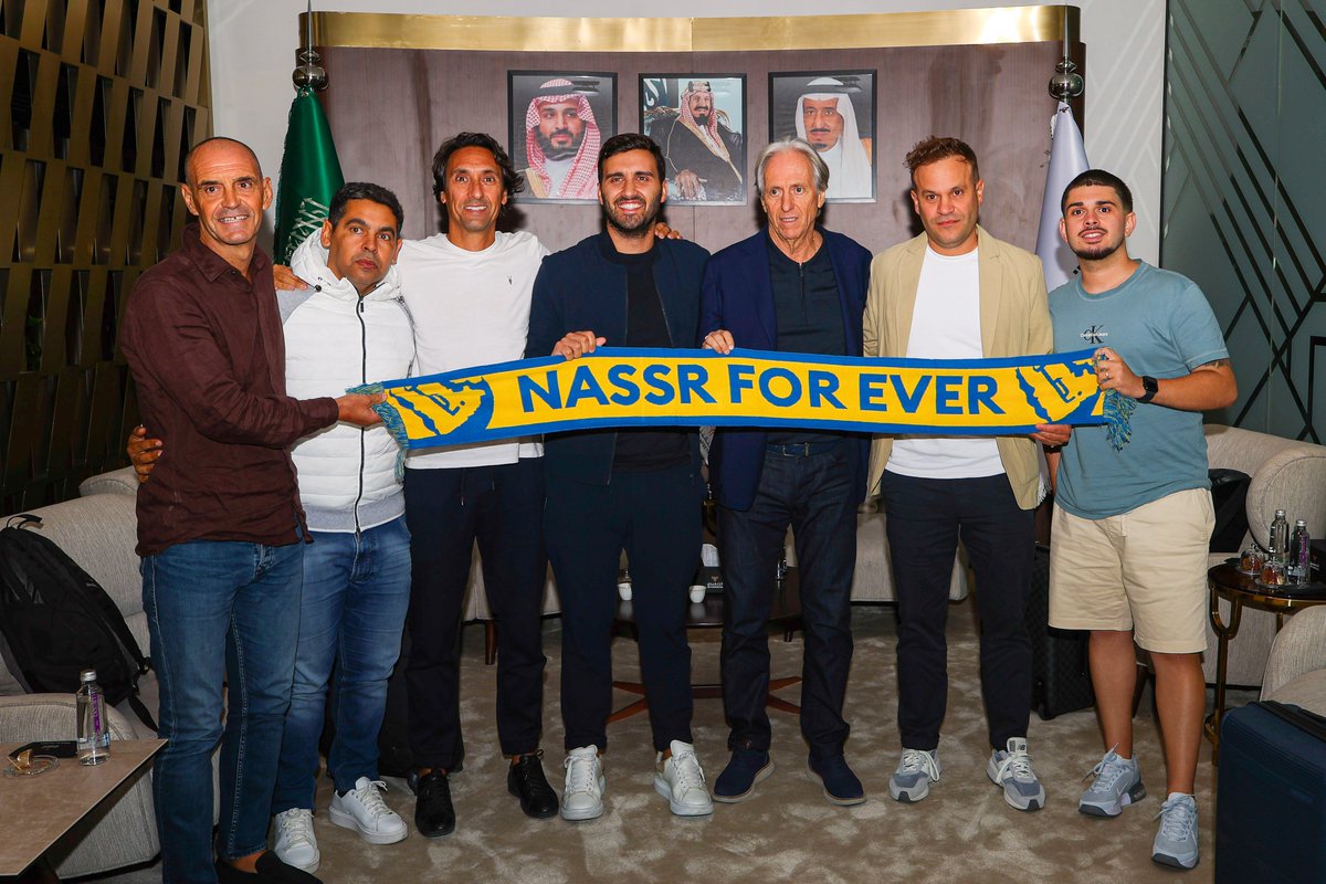 السيـد جورجي جيسوس والجهاز الفني المساعـد 💛