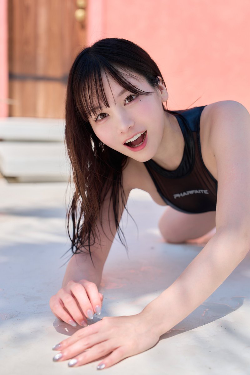 snexxxxxxx's tweet photo. 撮影中ダンゴムシ見つけた時の私 https://t.co/lYX6XklfeZ