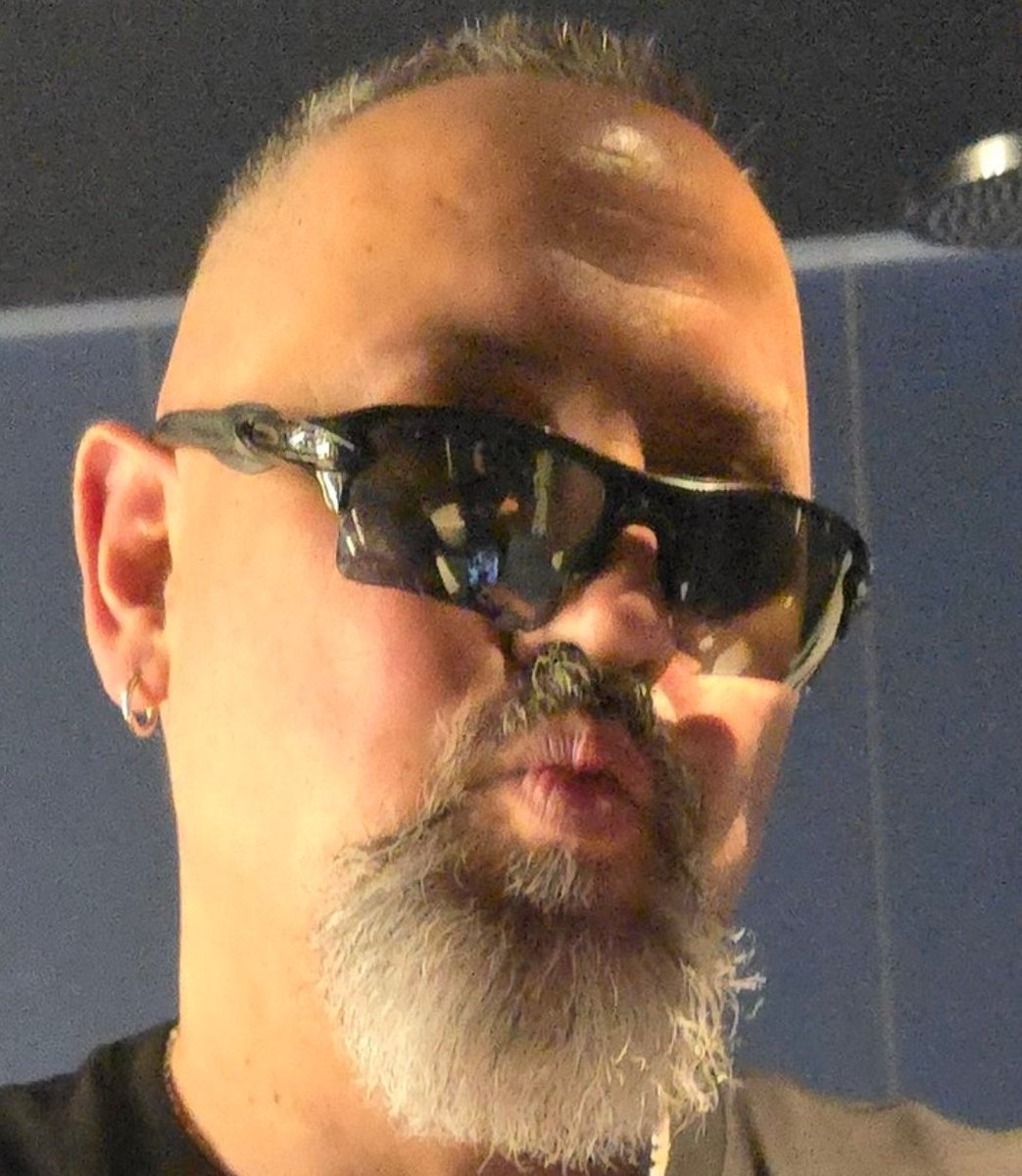 Nukewasframed's tweet photo. @Grampa_Ivy69 @AndreaGuglieri No reminder needed. He knows quite well what a freak you are. Now run along. Your eyebrows aren’t going to shave themselves.
#STURB https://t.co/SQ7gsHhD6Y
