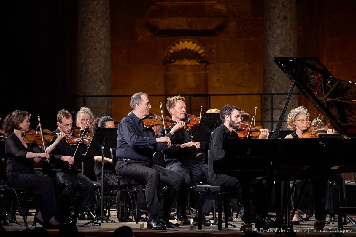 🎶 Un cierre inolvidable para el Festival de Granada 2025

El Palacio de Carlos V acogió la última gran cita sinfónica del Festival, con la Orquesta Sinfónica SWR Stuttgart, el pianista Alexandre Kantorow y la dirección de Pablo Heras-Casado

📸 @ferminius