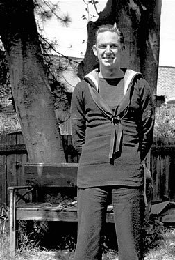 FareBrian's tweet image. On 4th July 1940, HMS Foylebank, a requisitioned merchantman that had been converted for anti-aircraft duties, was attacked by Stuka dive-bombers in Portland harbour and sunk with heavy loss of life.
Leading Seaman Jack Mantle already had a reputation, being at that time one of…