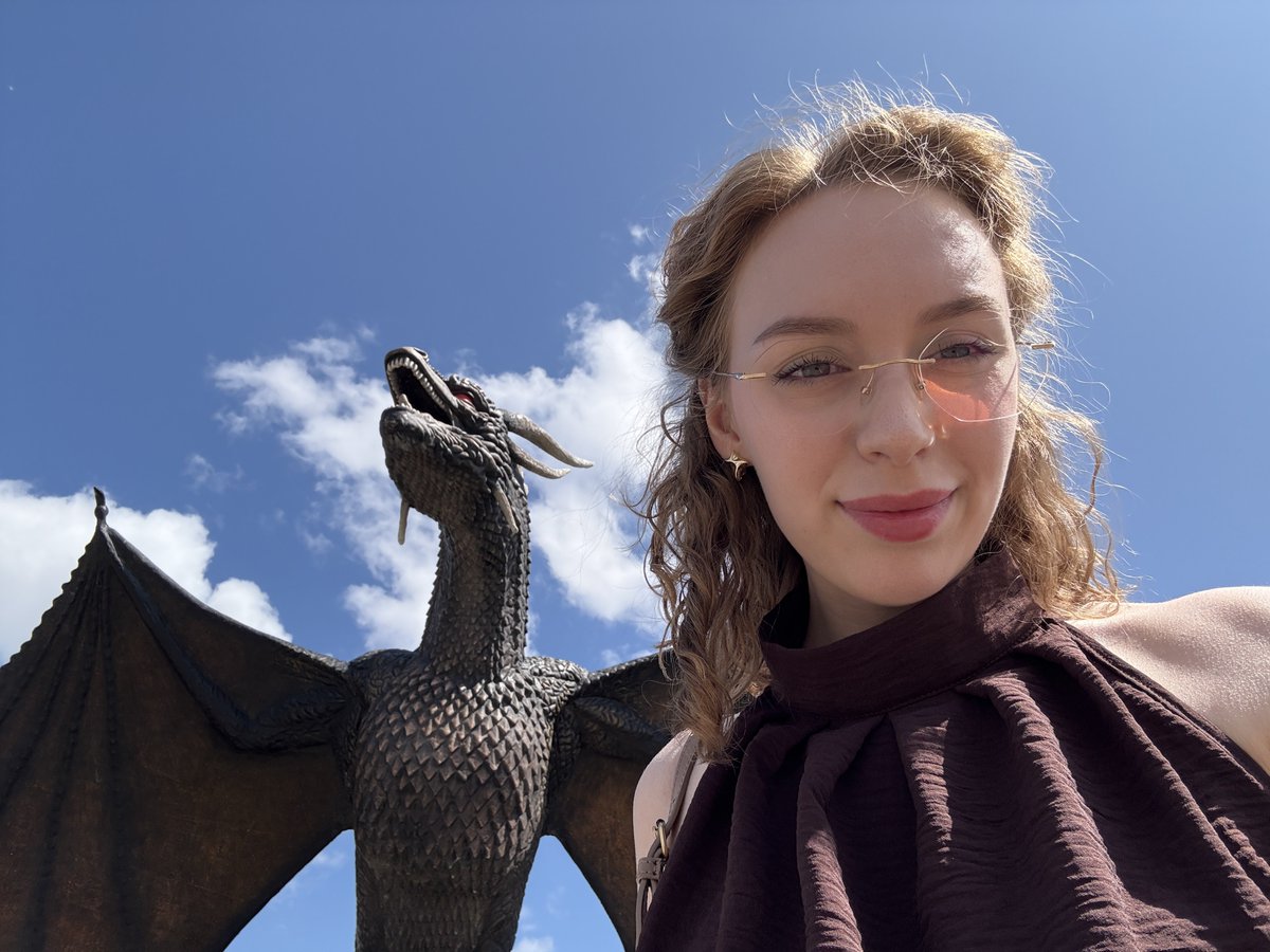 dariarooz's tweet image. Drogon🖤🔥