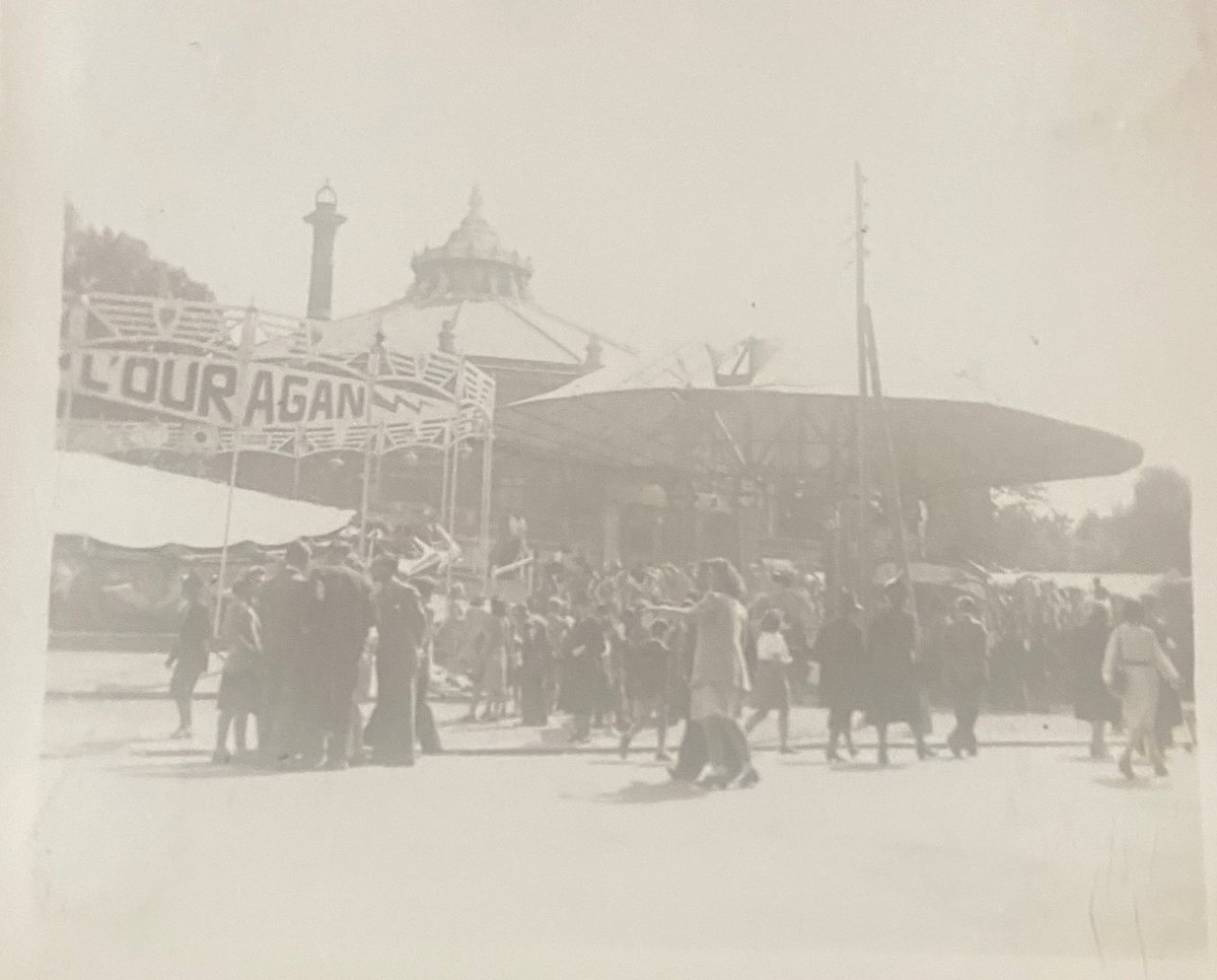 [Meteo] alerte : il y a un ouragan place longueville au niveau du Cirque ! (Photo collection particulière Circa 1950)