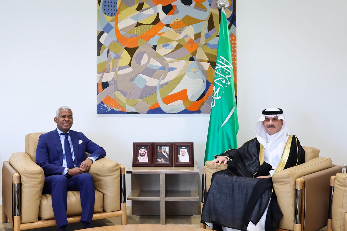 #Riyadh | Deputy Minister for Consular Affairs, Mr. Ehab Al-Najjar received the Dominican Ambassador to Saudi Arabia, Mr. Andy Rafael Rodríguez Durán, to discuss consular matters of shared interest. 🇸🇦🇩🇴