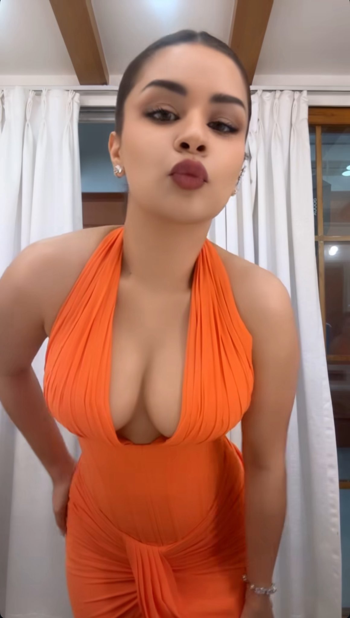 Gv5Grd7akAAM-w_?format=jpg&name=large