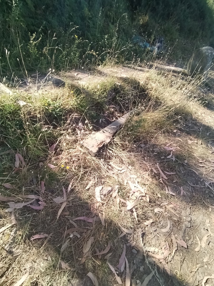 Los irresponssbles(que no faltan), bajan el 4x4 hasta la playa y HAN DESTROZADO LA ESCALERA Y BARANDILLA de Acceso, ¿cuando lo van a reparar?